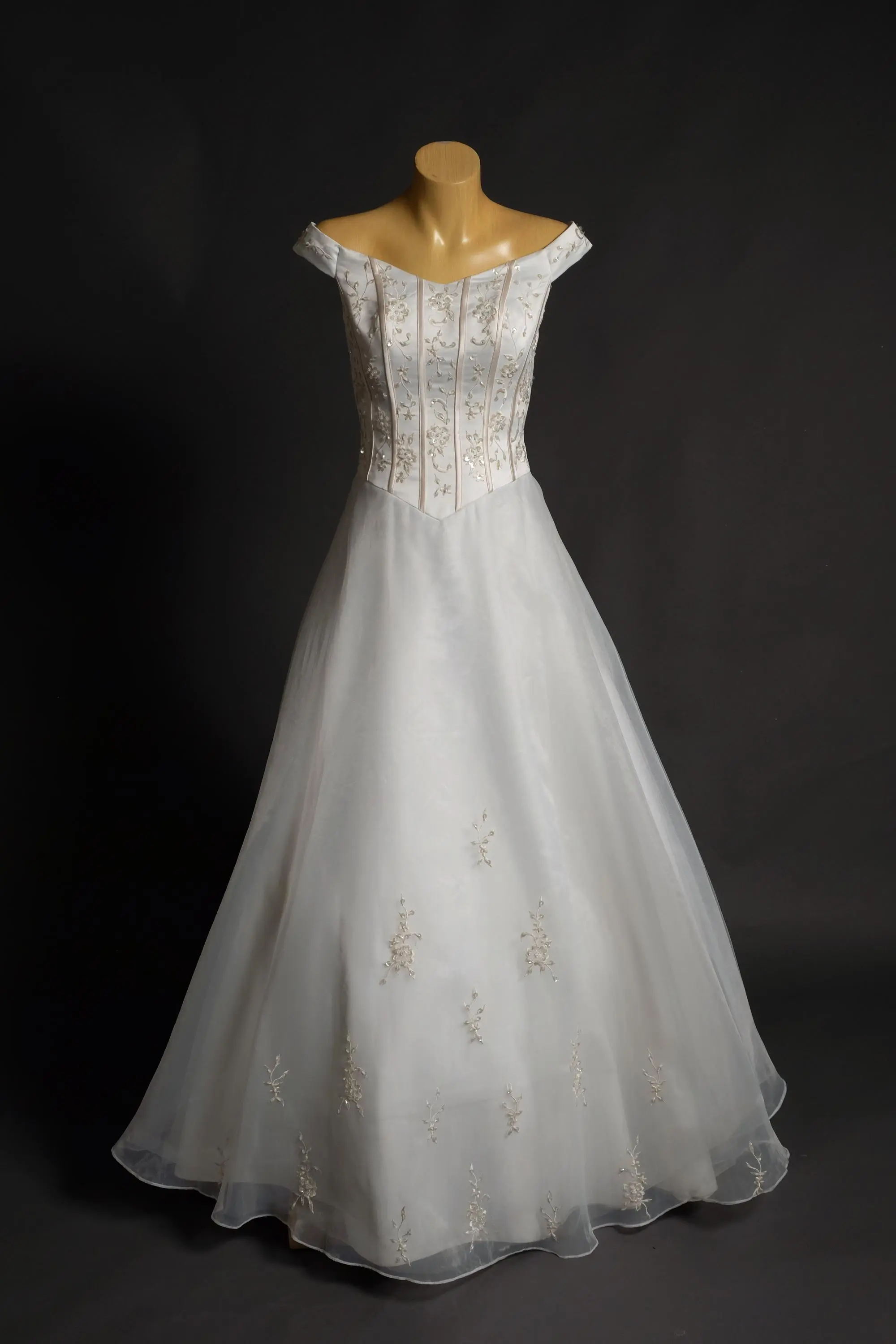Wedding Dress #81EG328
