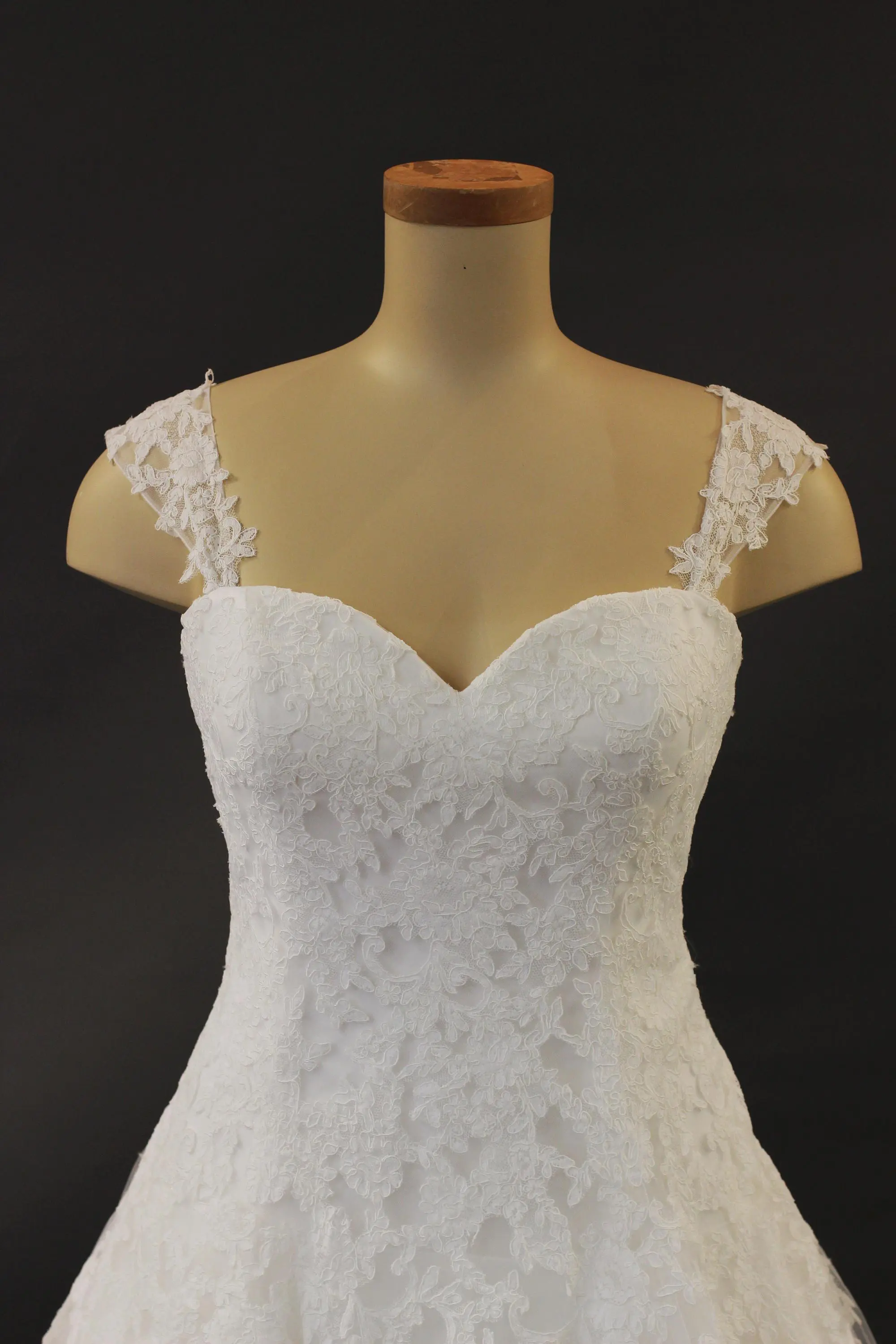 Wedding Dress #1E6L1039-2