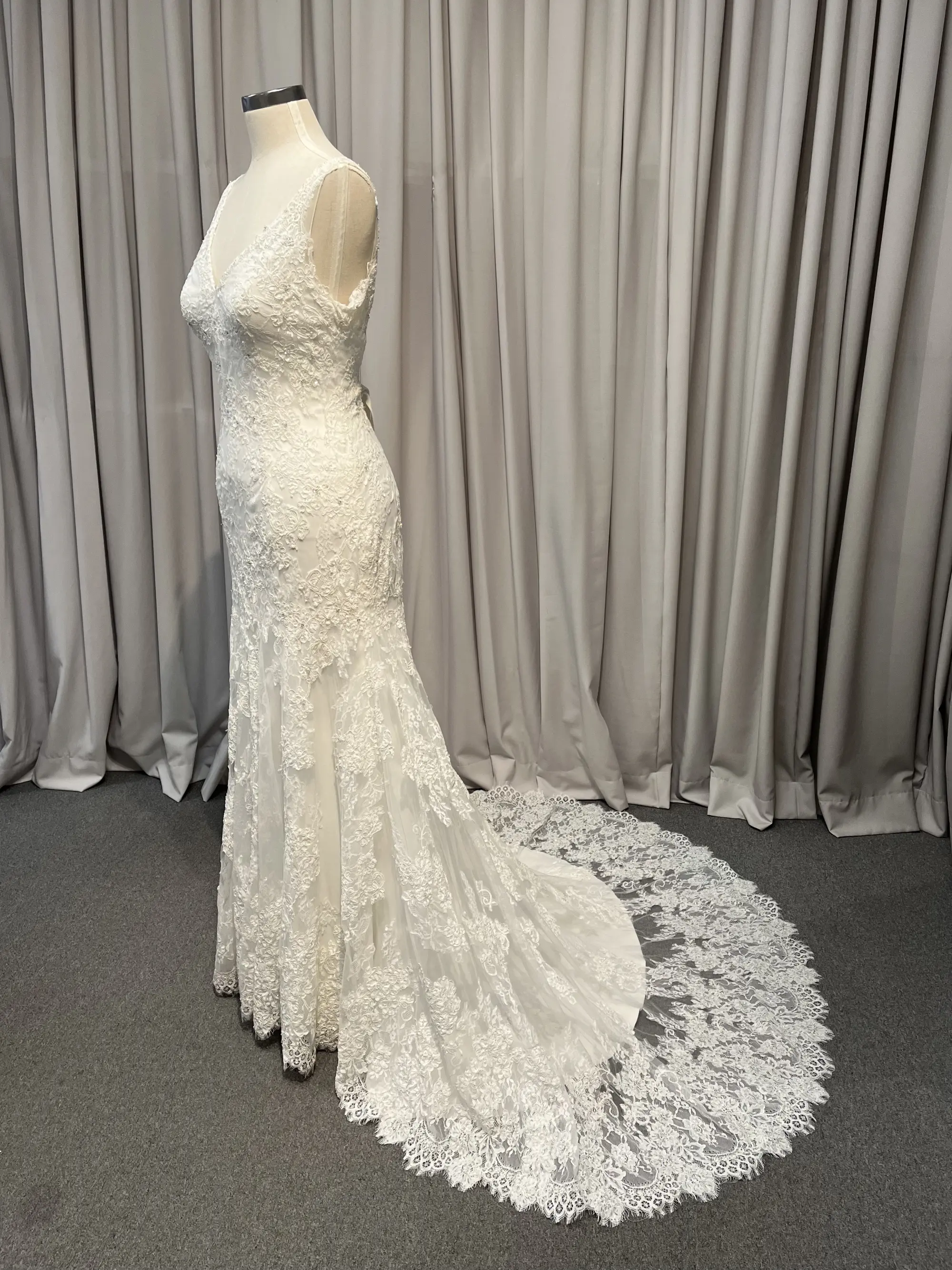 Wedding Dress #3D7L1094V-1