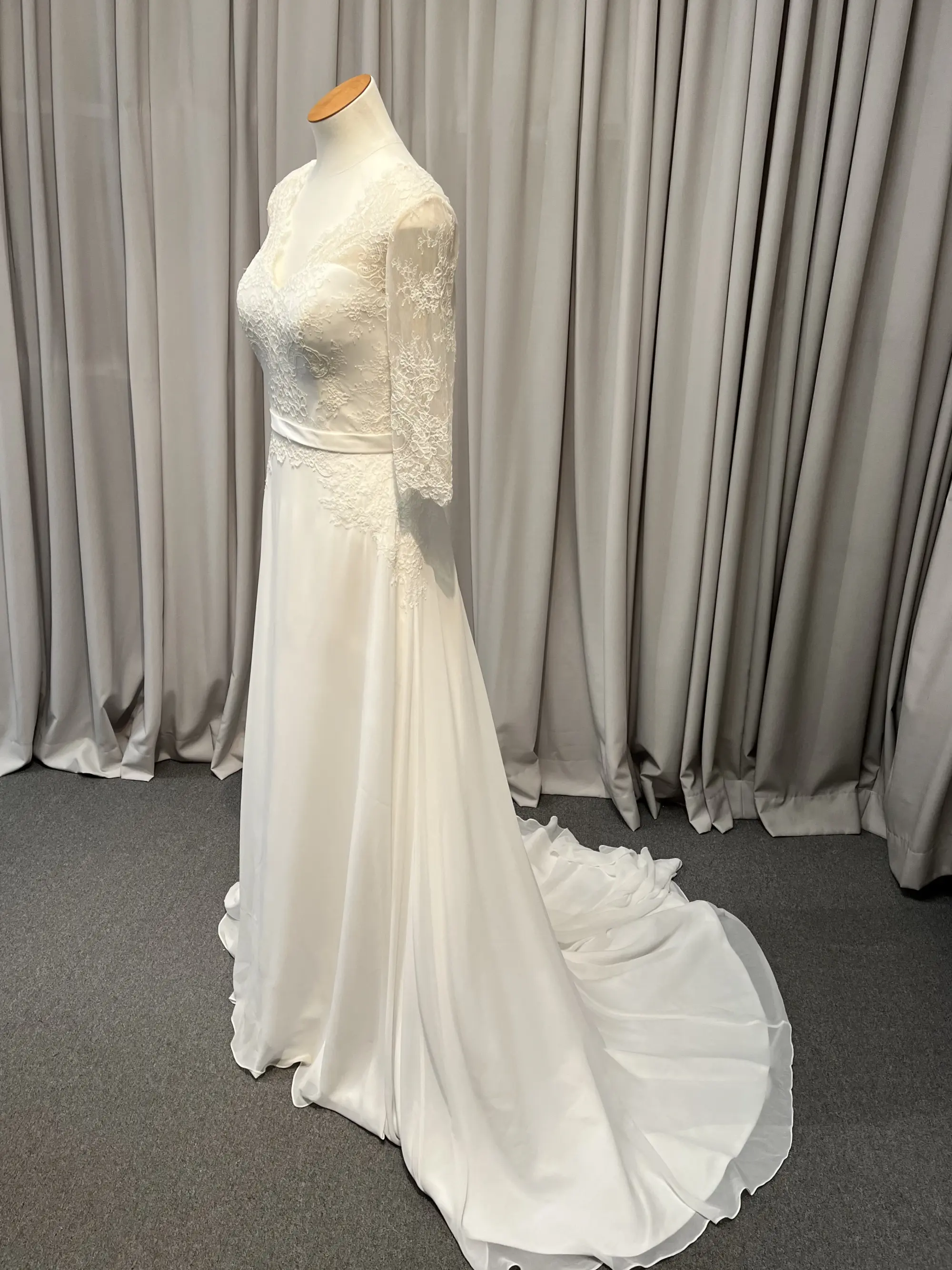 Wedding Dress #B32L1667-1