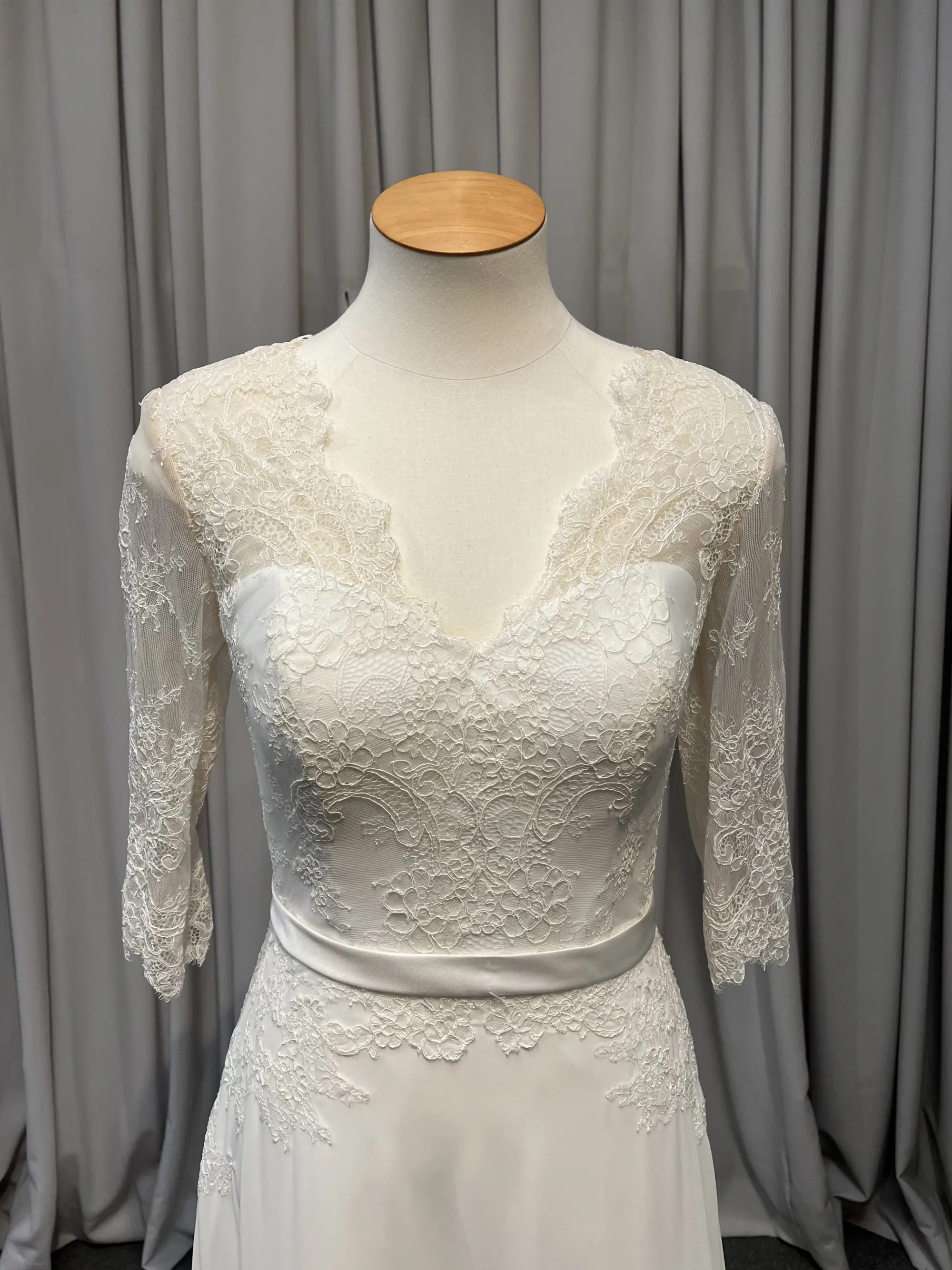 Wedding Dress #B32L1667-2