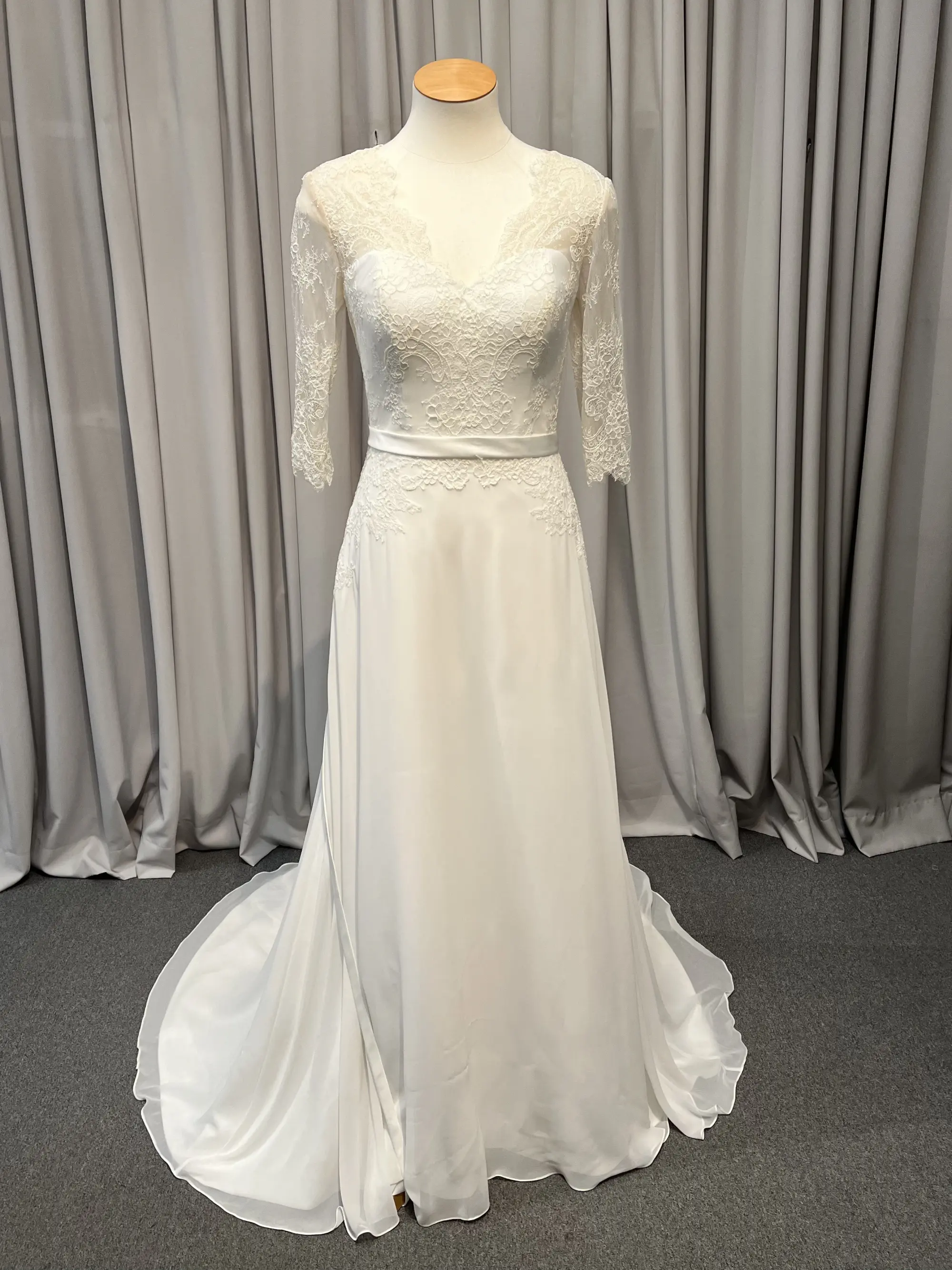 Wedding Dress #B32L1667