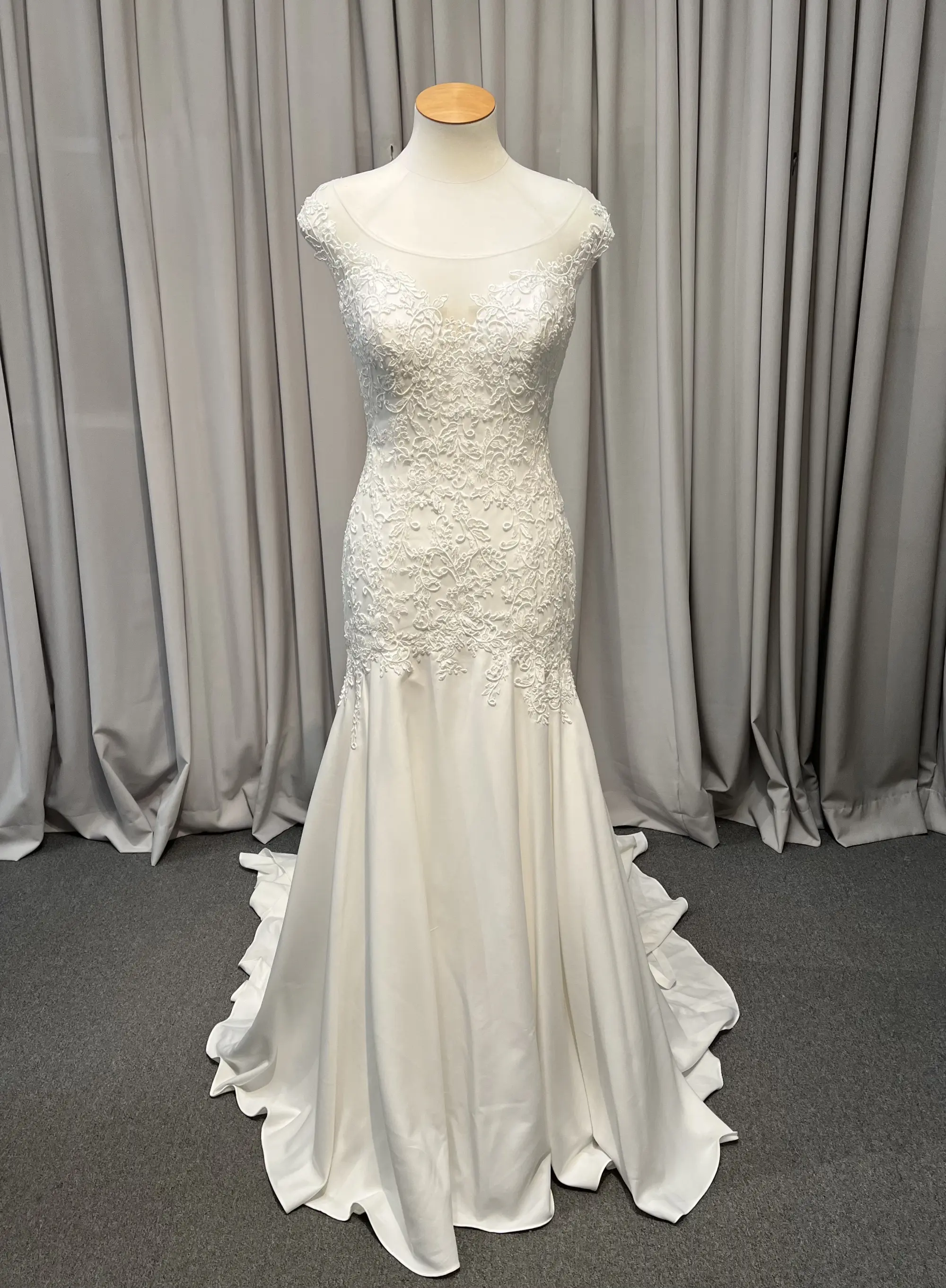 Wedding Dress #F79L2202