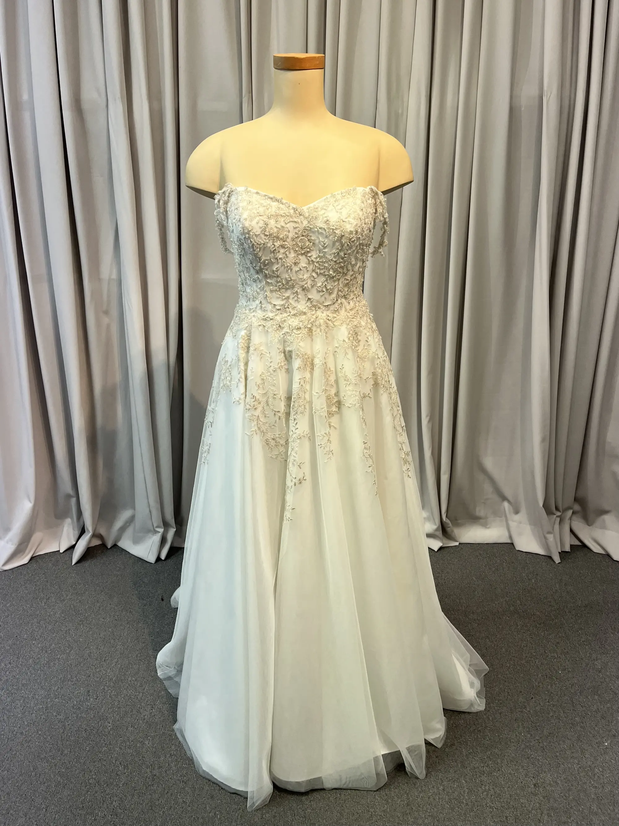 Wedding Dress #152L4336