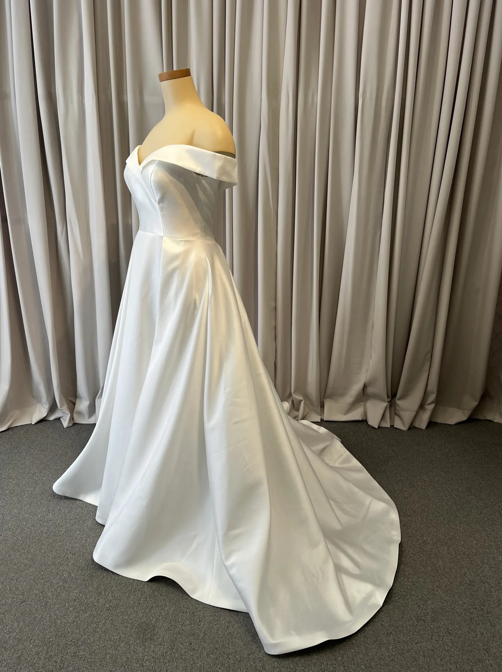 Wedding Dress #24DVA906-1