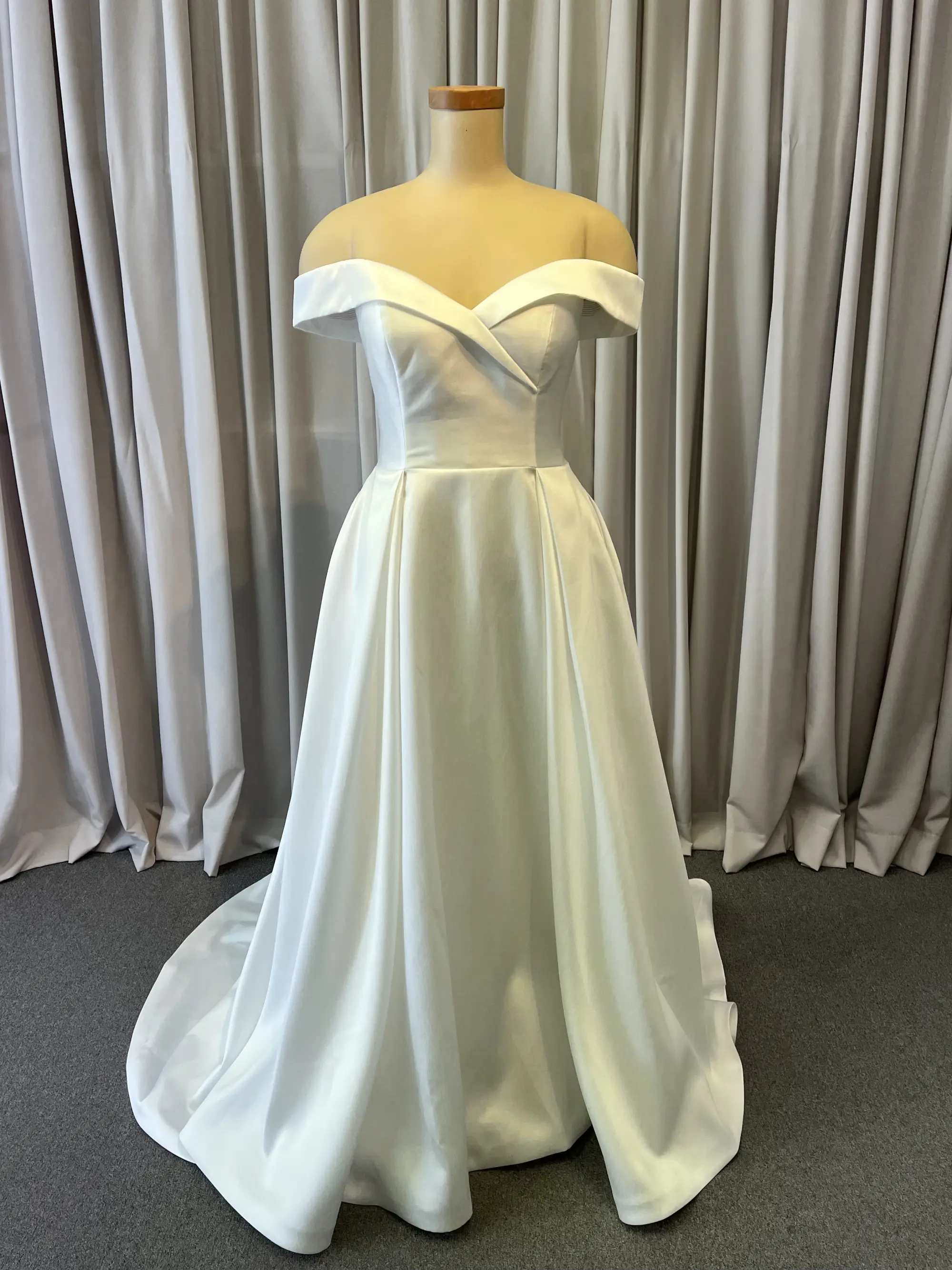 Wedding Dress #24DVA906