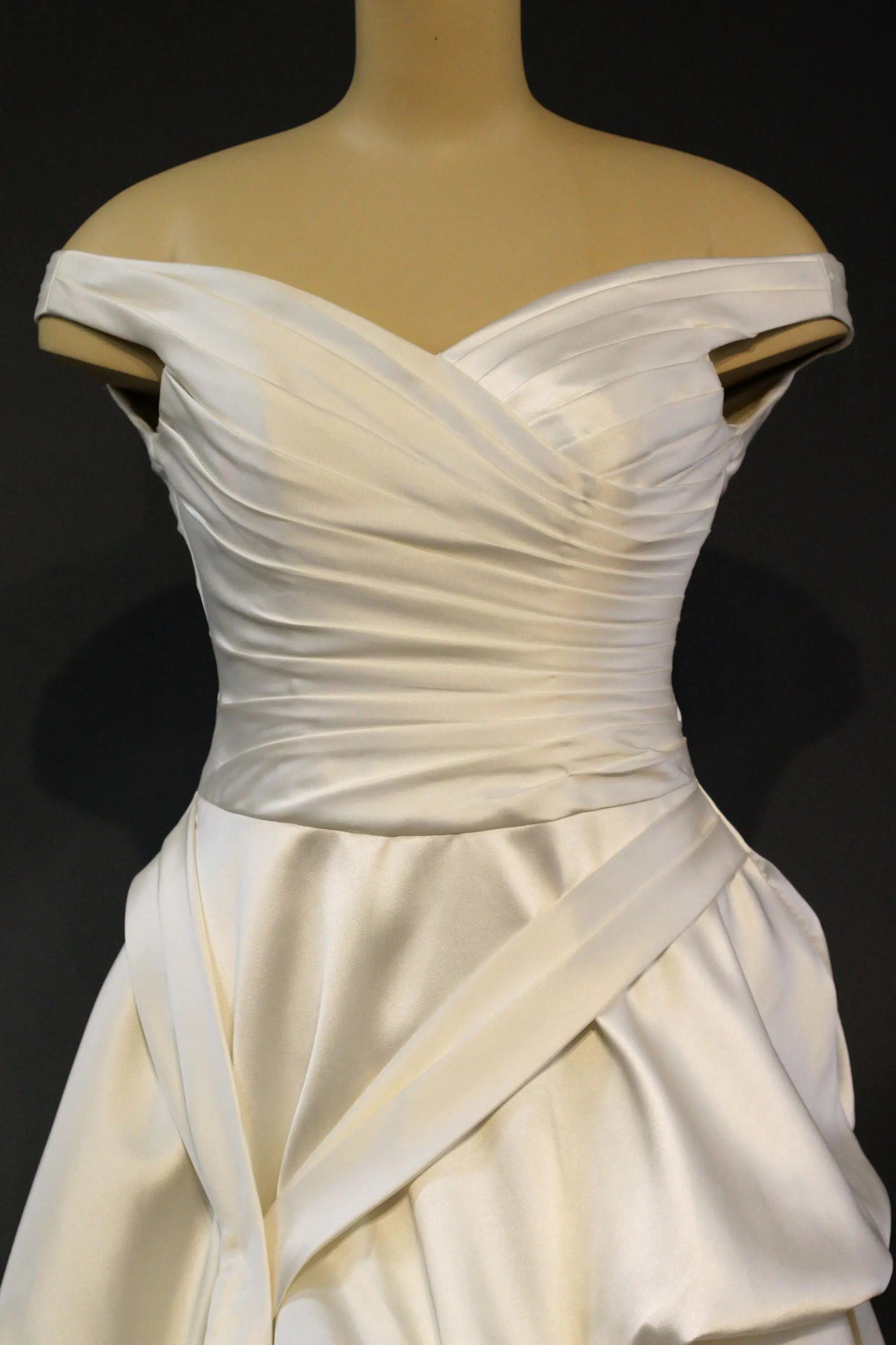 Wedding Dress #2B7W689T-3